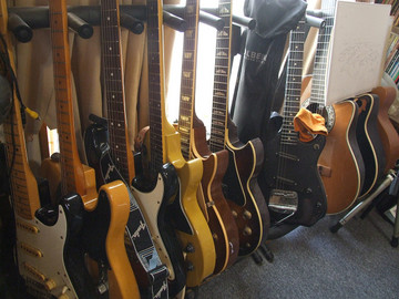 guitar_stand.jpg